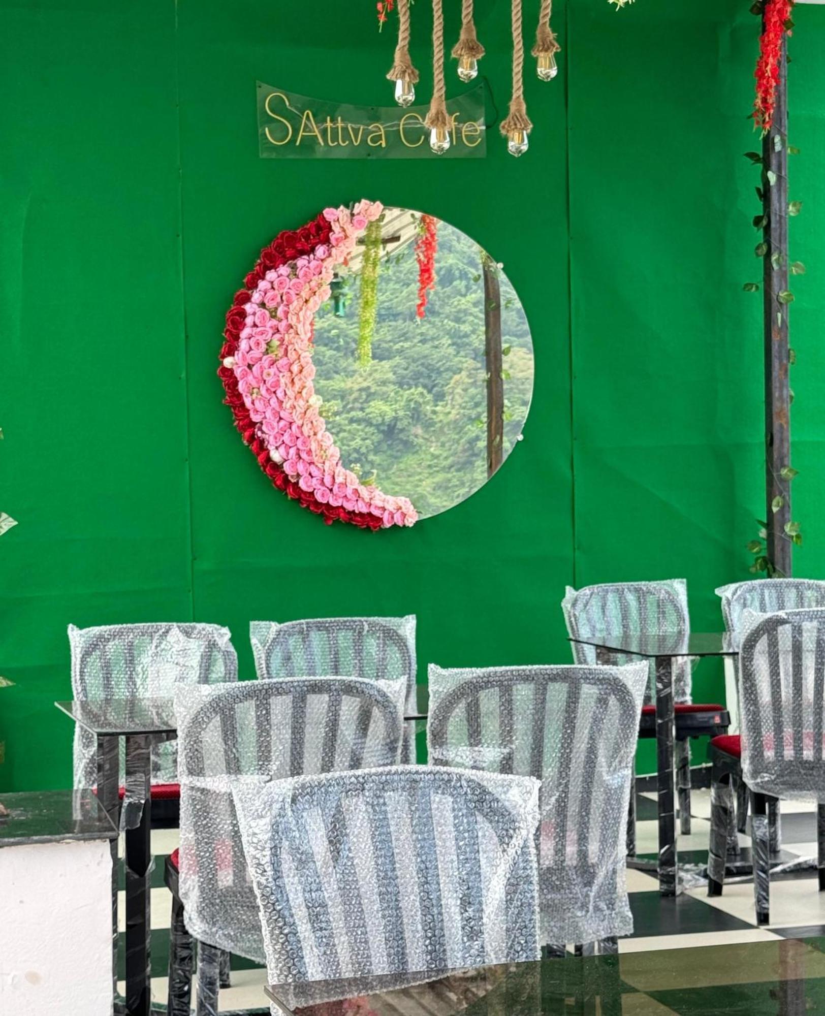 Sattva Cafe And Motel Rishīkesh Eksteriør bilde