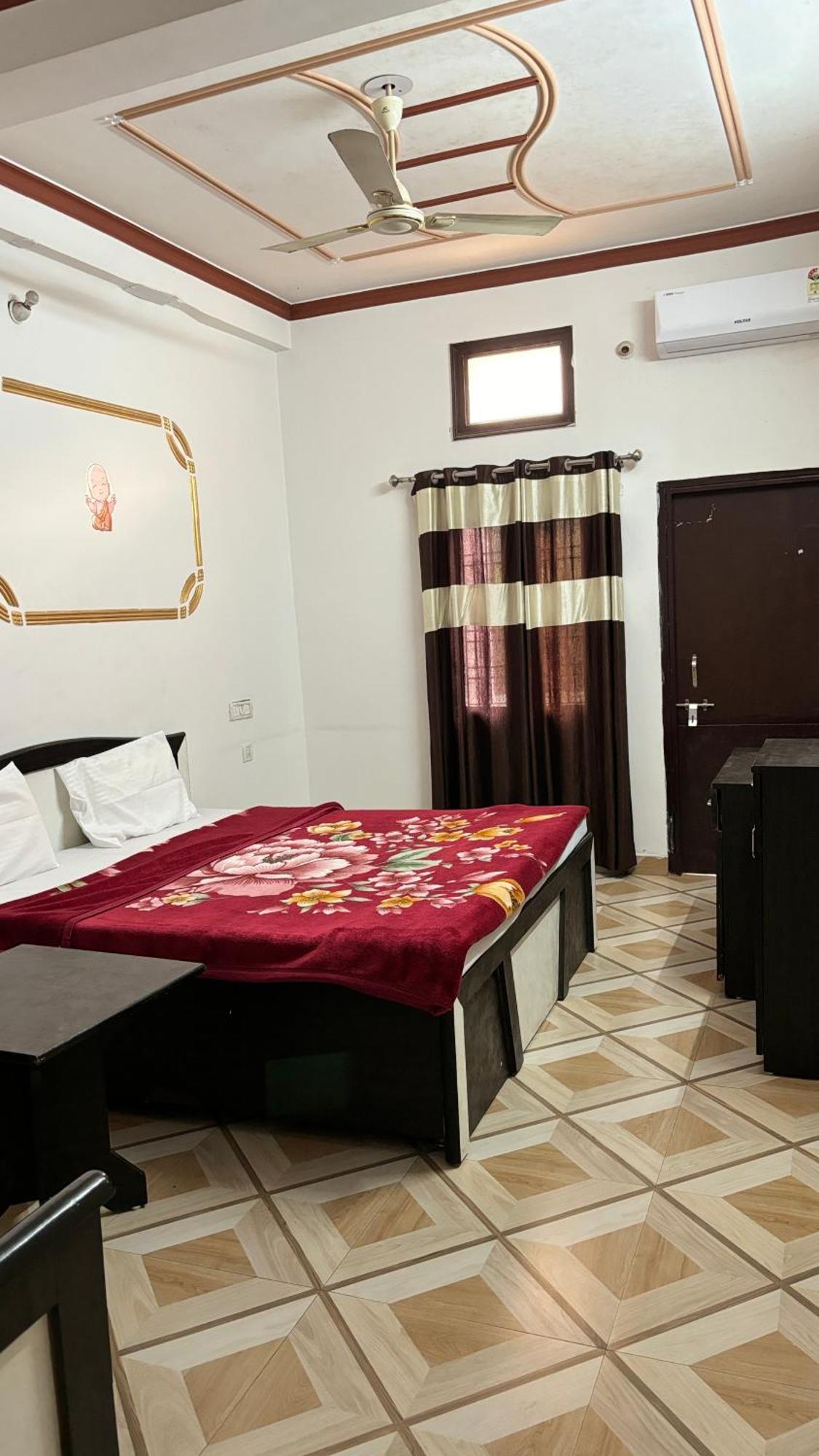 Sattva Cafe And Motel Rishīkesh Eksteriør bilde