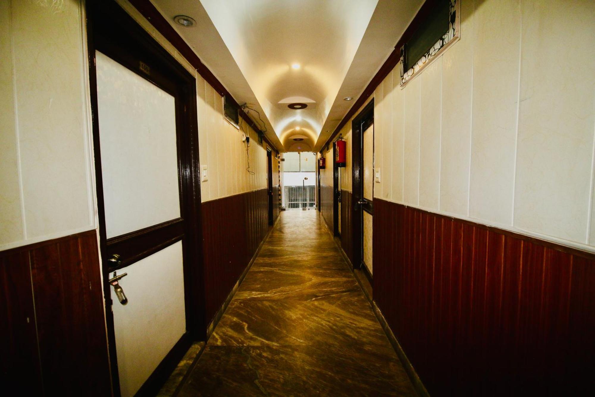 Sattva Cafe And Motel Rishīkesh Eksteriør bilde