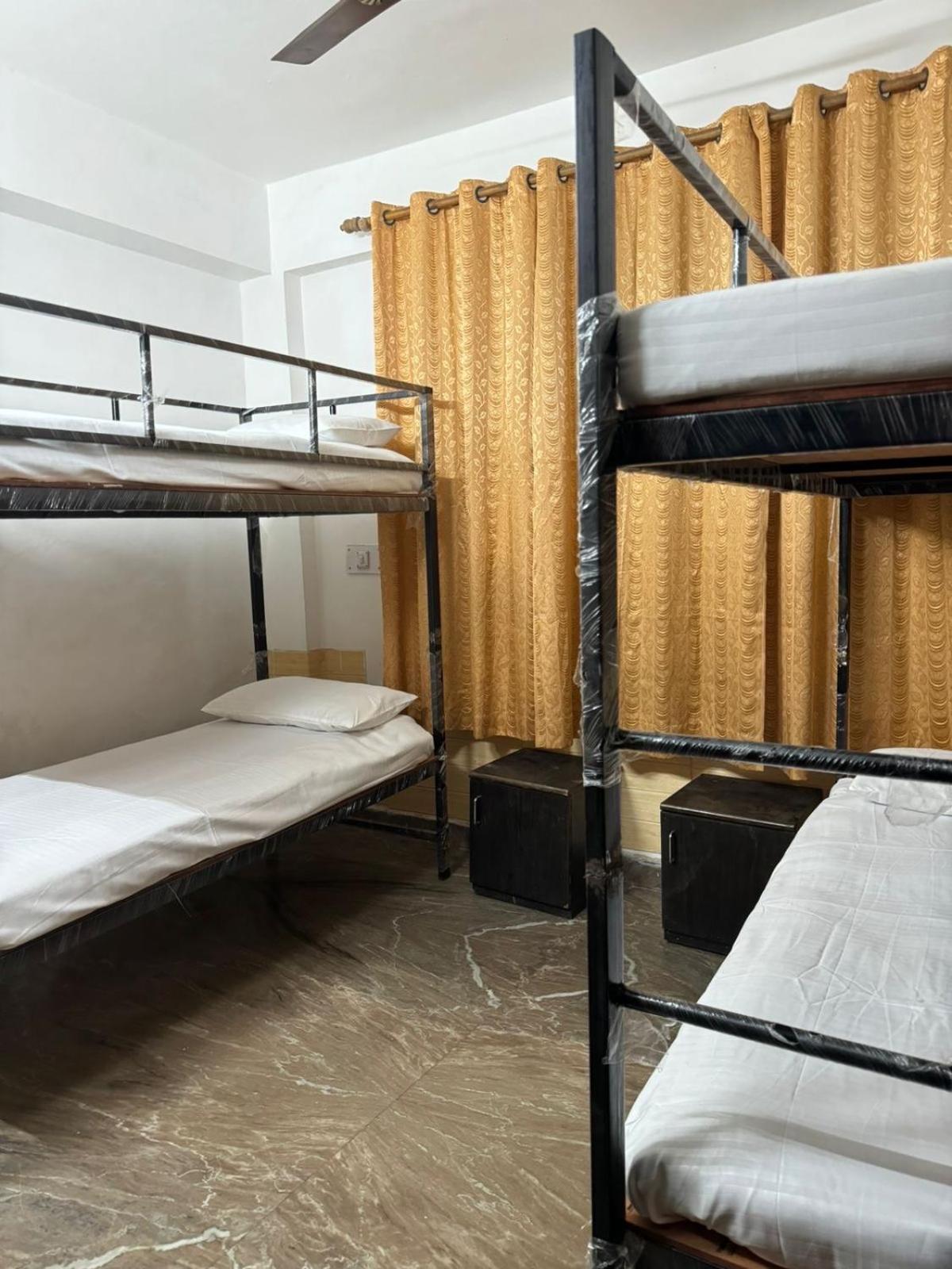Sattva Cafe And Motel Rishīkesh Eksteriør bilde